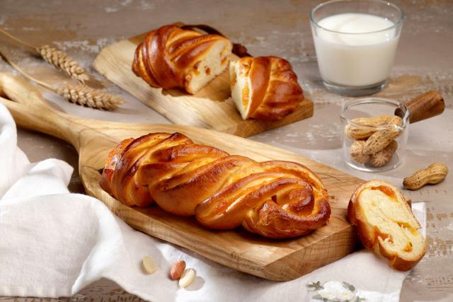Булочки с начинкой (с абрикосом), 100 гр