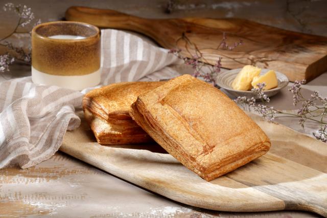 Слойка с начинкой (сыр/курица), 100 гр